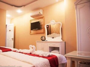 Minibar, desk, free WiFi - Phung Hoang Gold Palace Hotel (Ho Chi Minh City)