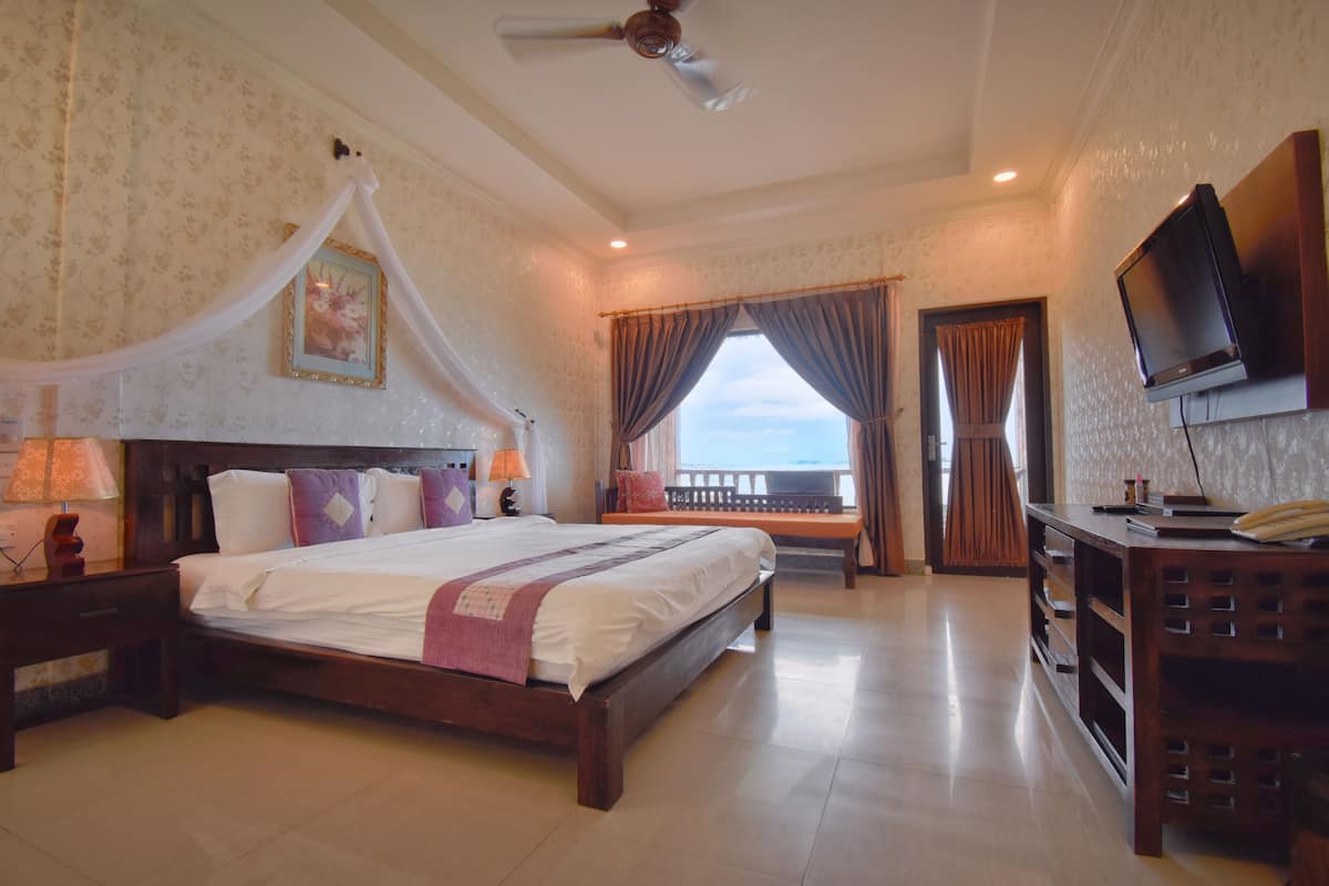 Phòng Suite, quang cảnh biển | 1 phòng ngủ, minibar, két bảo mật tại phòng, bàn