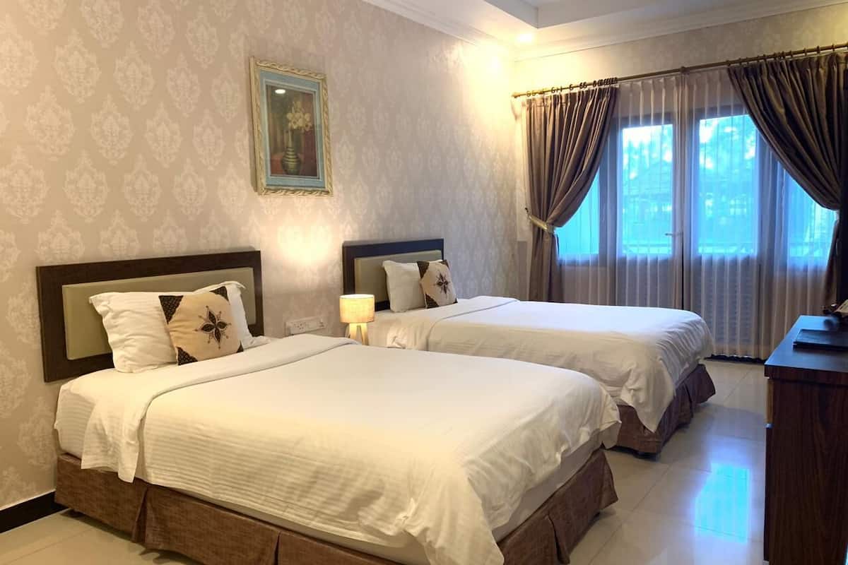 deluxe apartment, 1 bedroom, partial sea view, beachside | 1 bedroom, minibar, in-room safe, desk