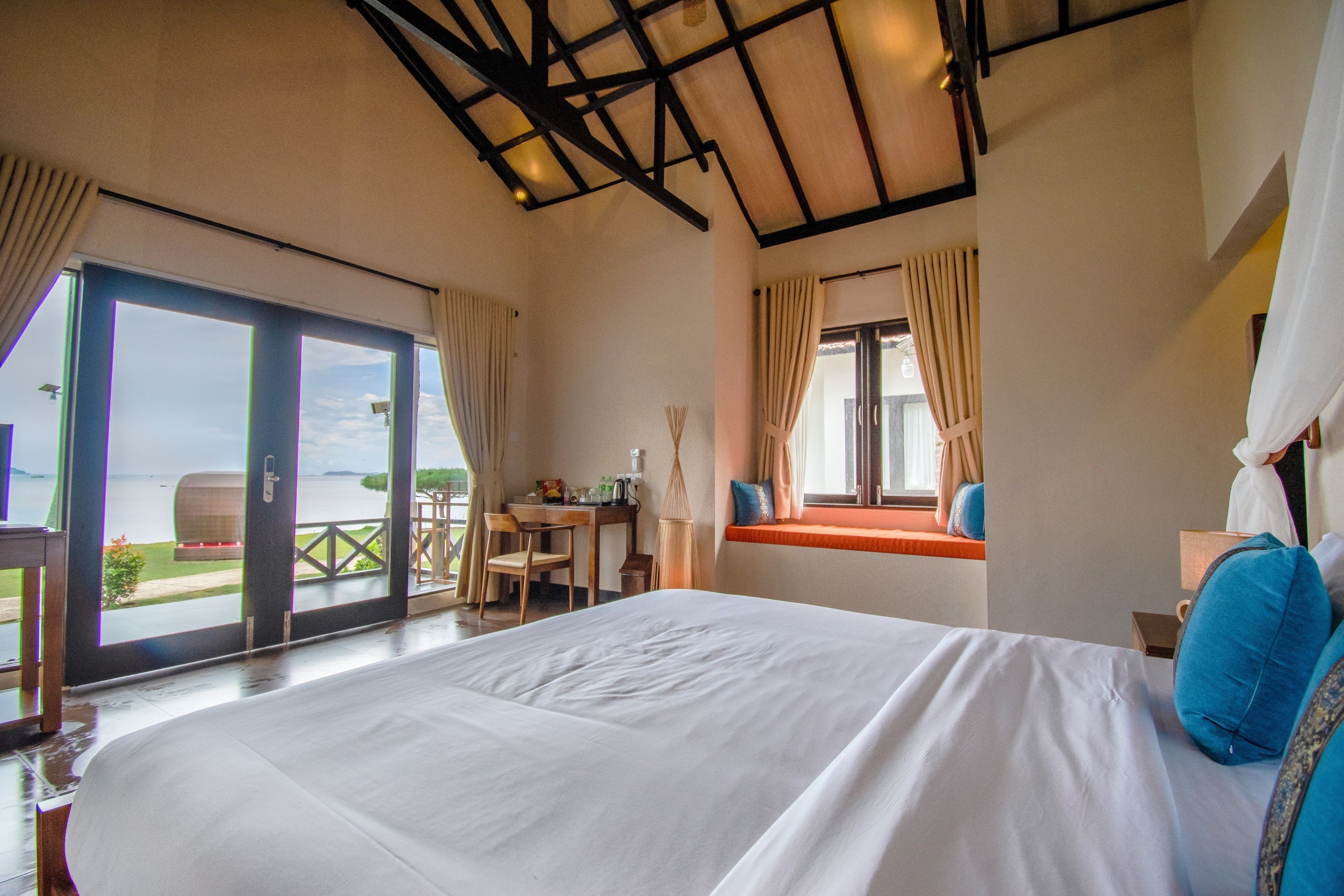 exclusive villa, 1 bedroom, sea view, sea facing | 1 bedroom, minibar, in-room safe, desk