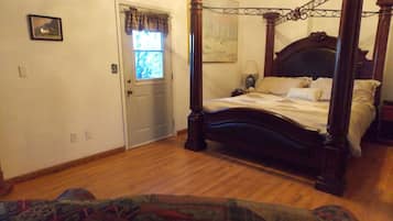 Suite superior, 1 cama King size, hidromasaje | Decoración personalizada, muebles diferentes y escritorio