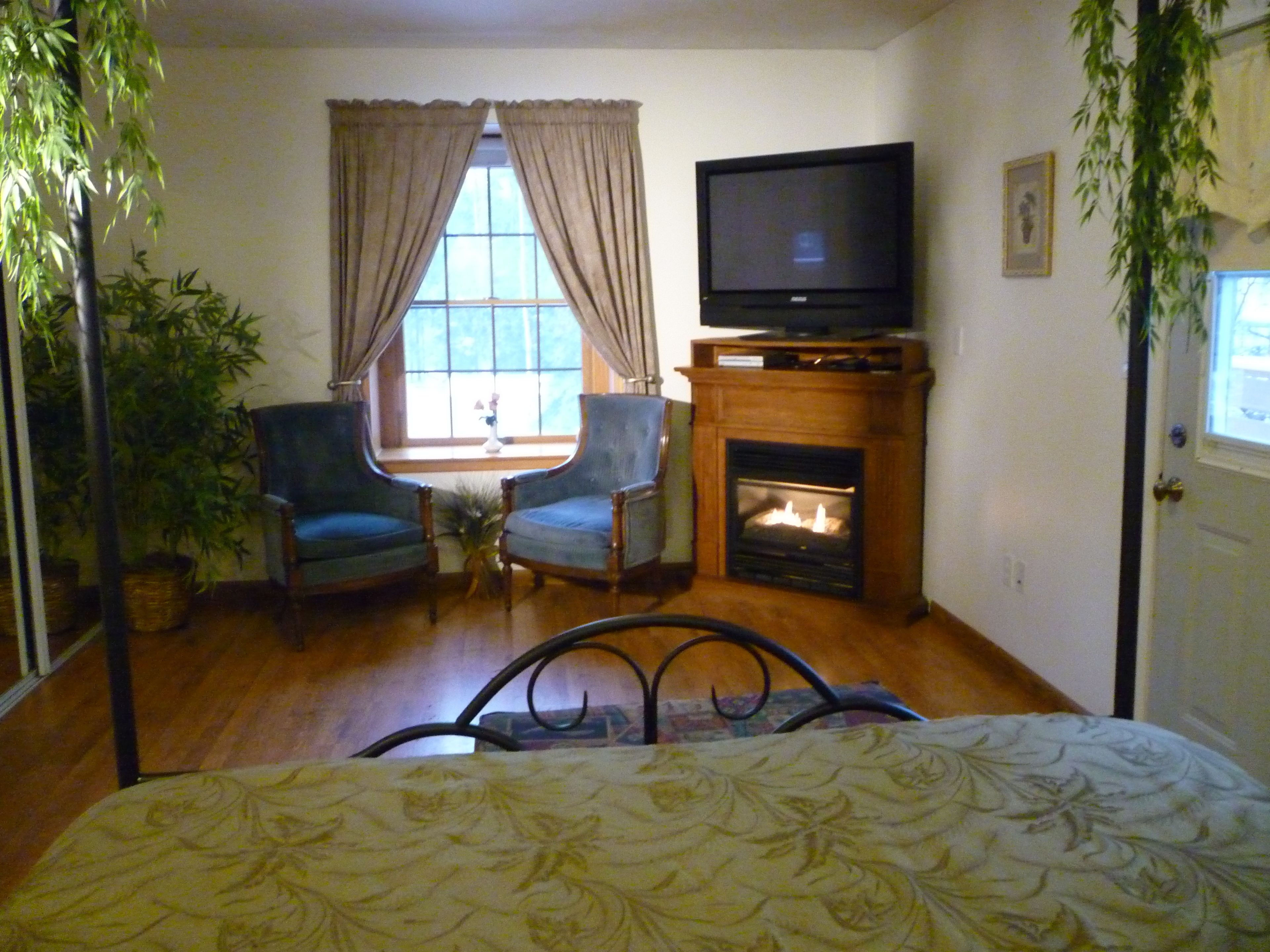 Superior-Suite, 1 King-Bett, Whirlpool | Individuell dekoriert, individuell eingerichtet, Schreibtisch