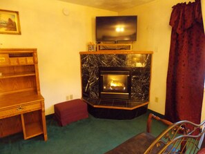 Superior Suite, 1 King Bed, Jetted Tub | Room amenity