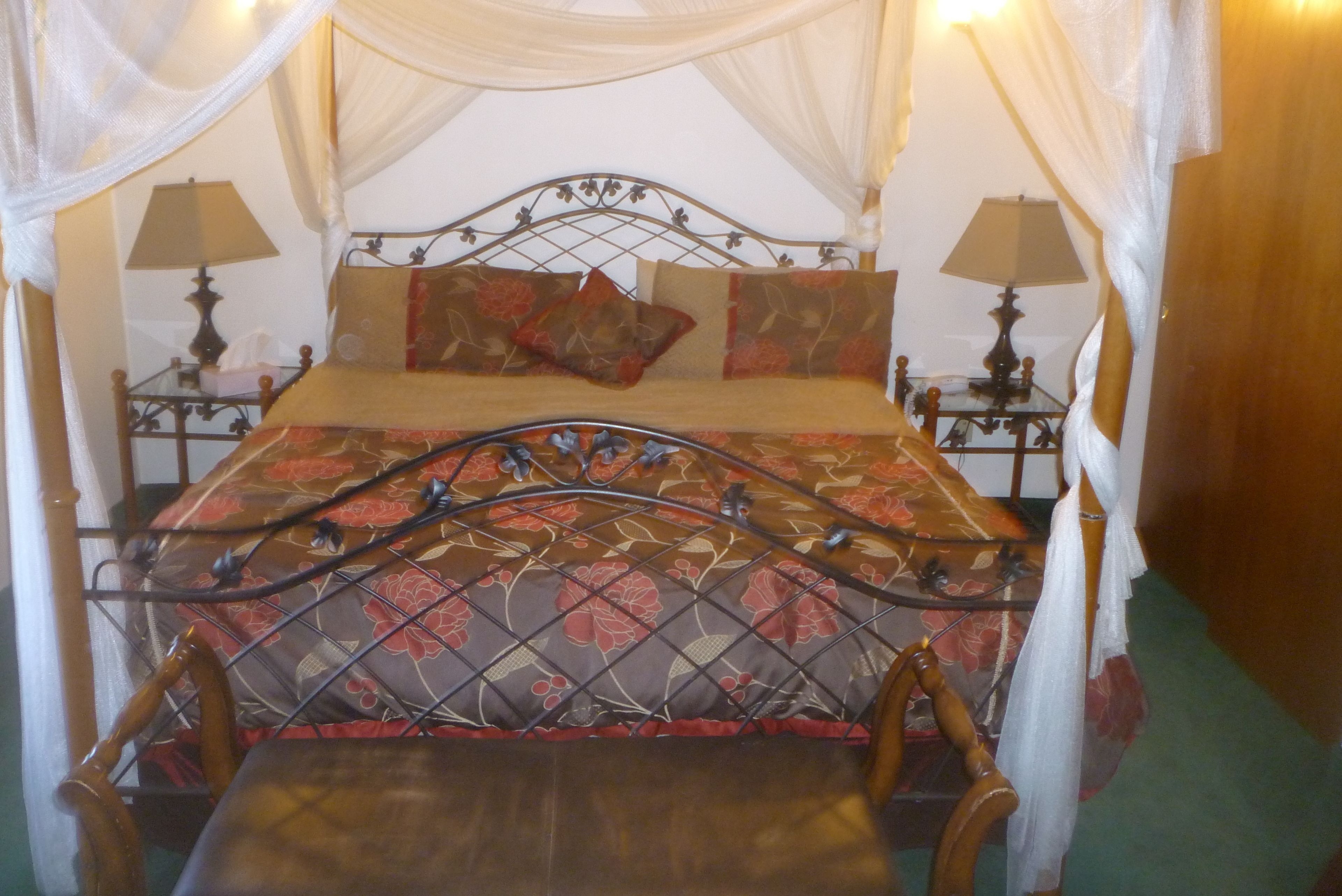 Suite superior, 1 llit de matrimoni gran, banyera d'hidromassatge | Decoració individual, mobiliari individual i escriptori 