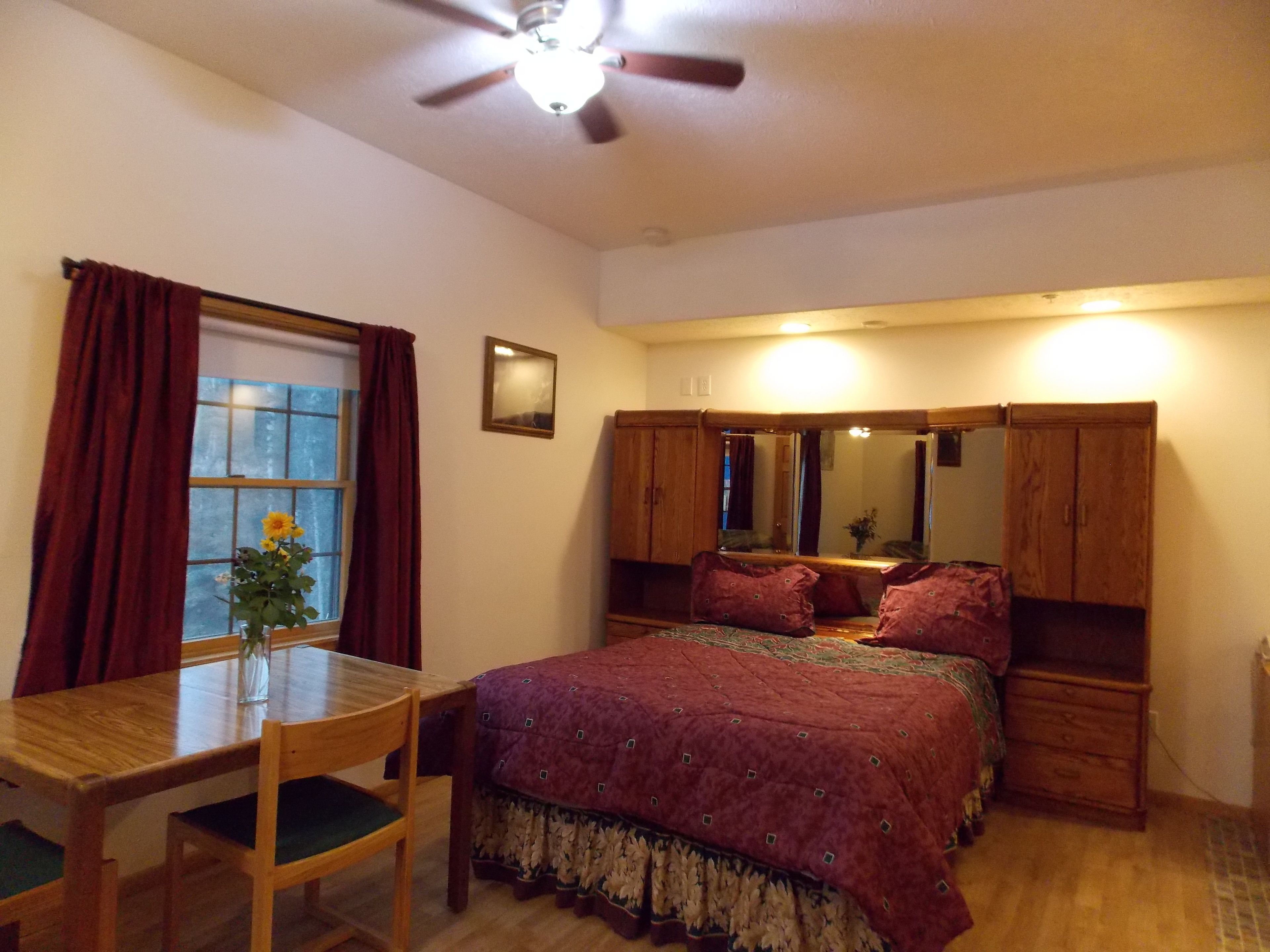 signature studio suite, kitchen | individually decorated, individually furnished, desk, laptop workspace