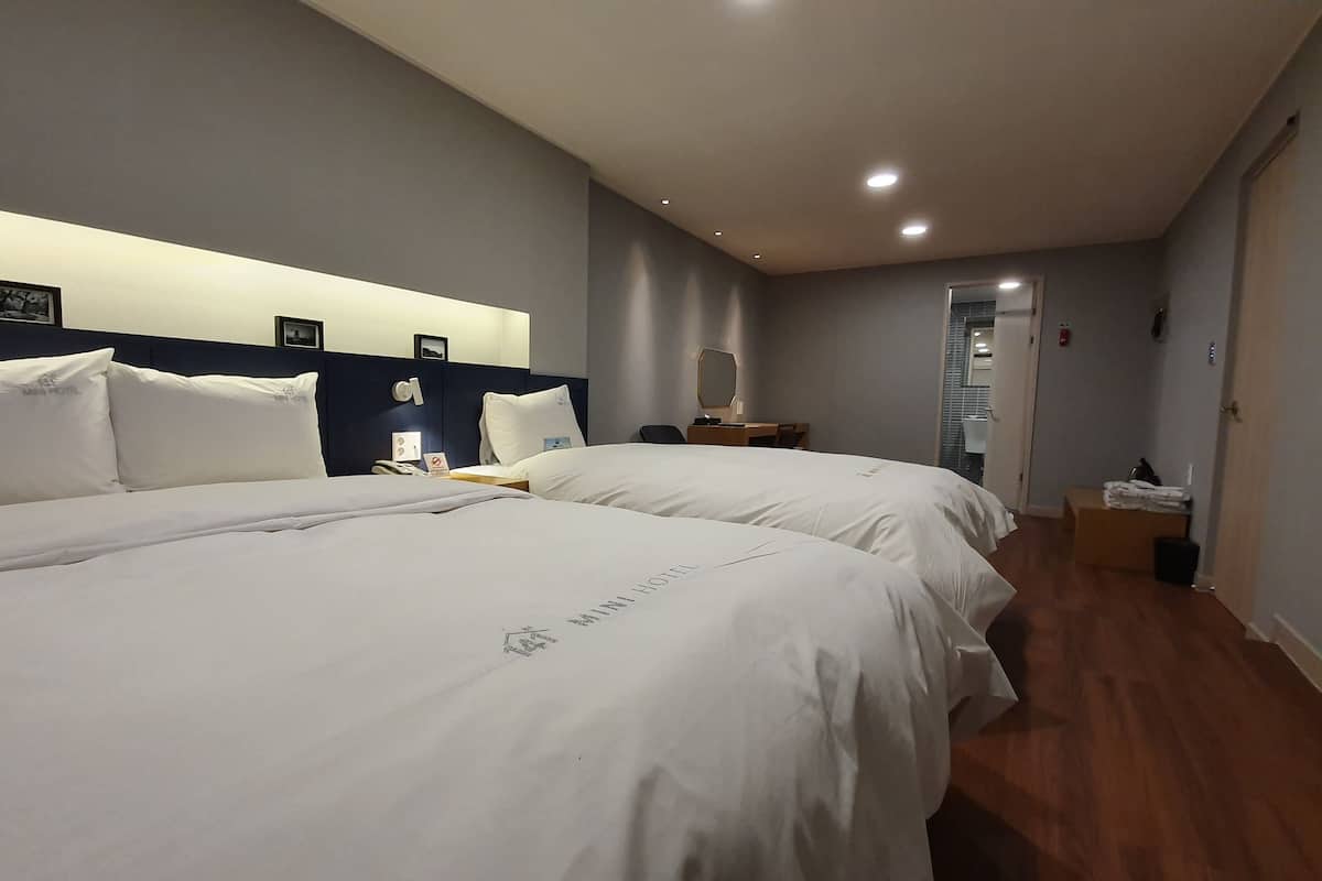 Deluxe Twin Room | Premium bedding, down comforters, memory foam beds, in-room safe