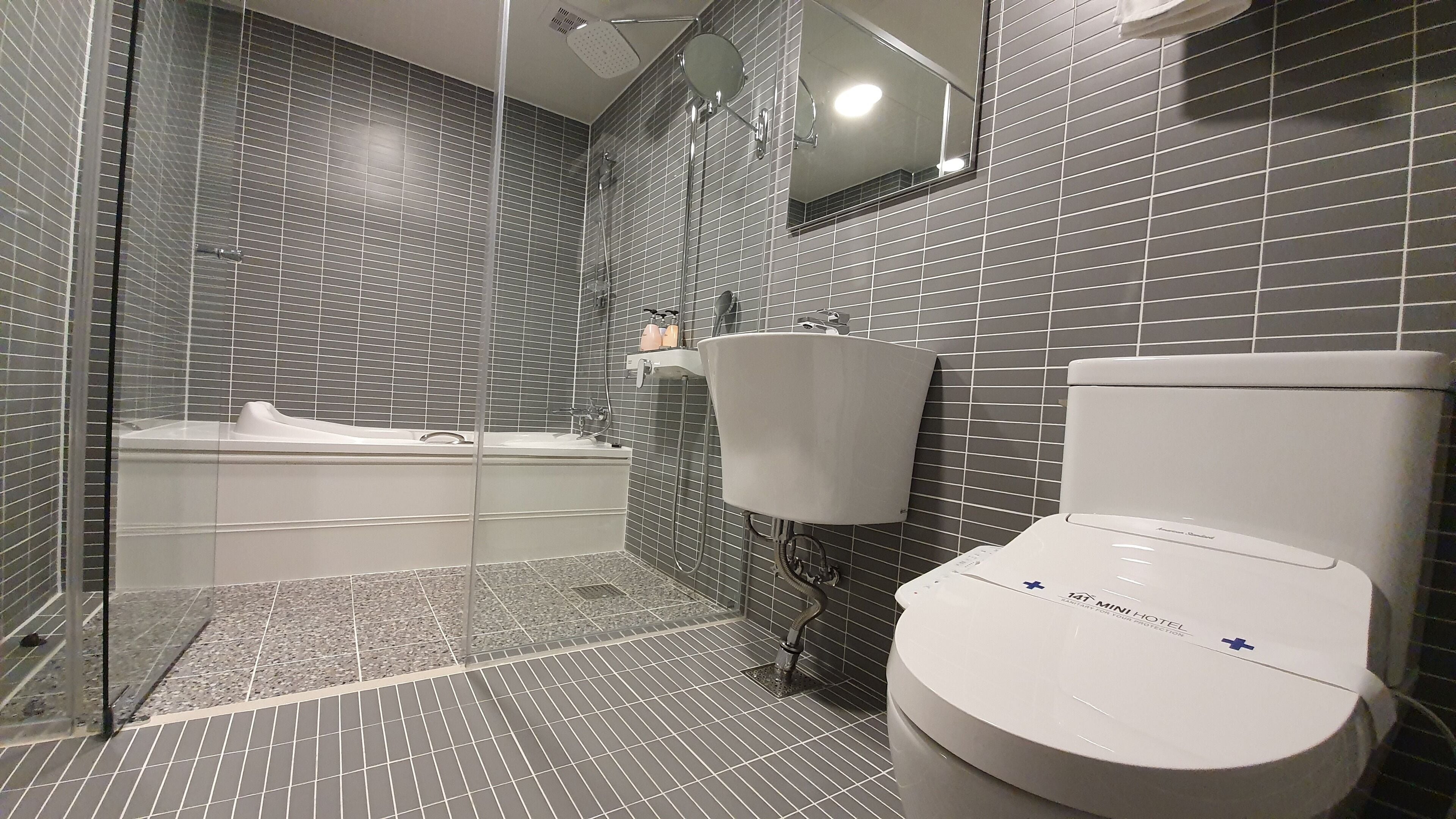 deluxe twin room | bathroom | free toiletries, hair dryer, bathrobes, slippers