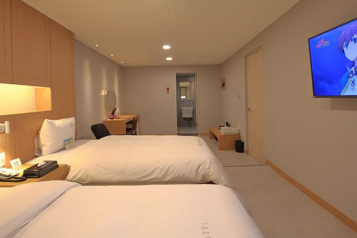 deluxe twin room | premium bedding, down duvets, memory-foam beds, in-room safe