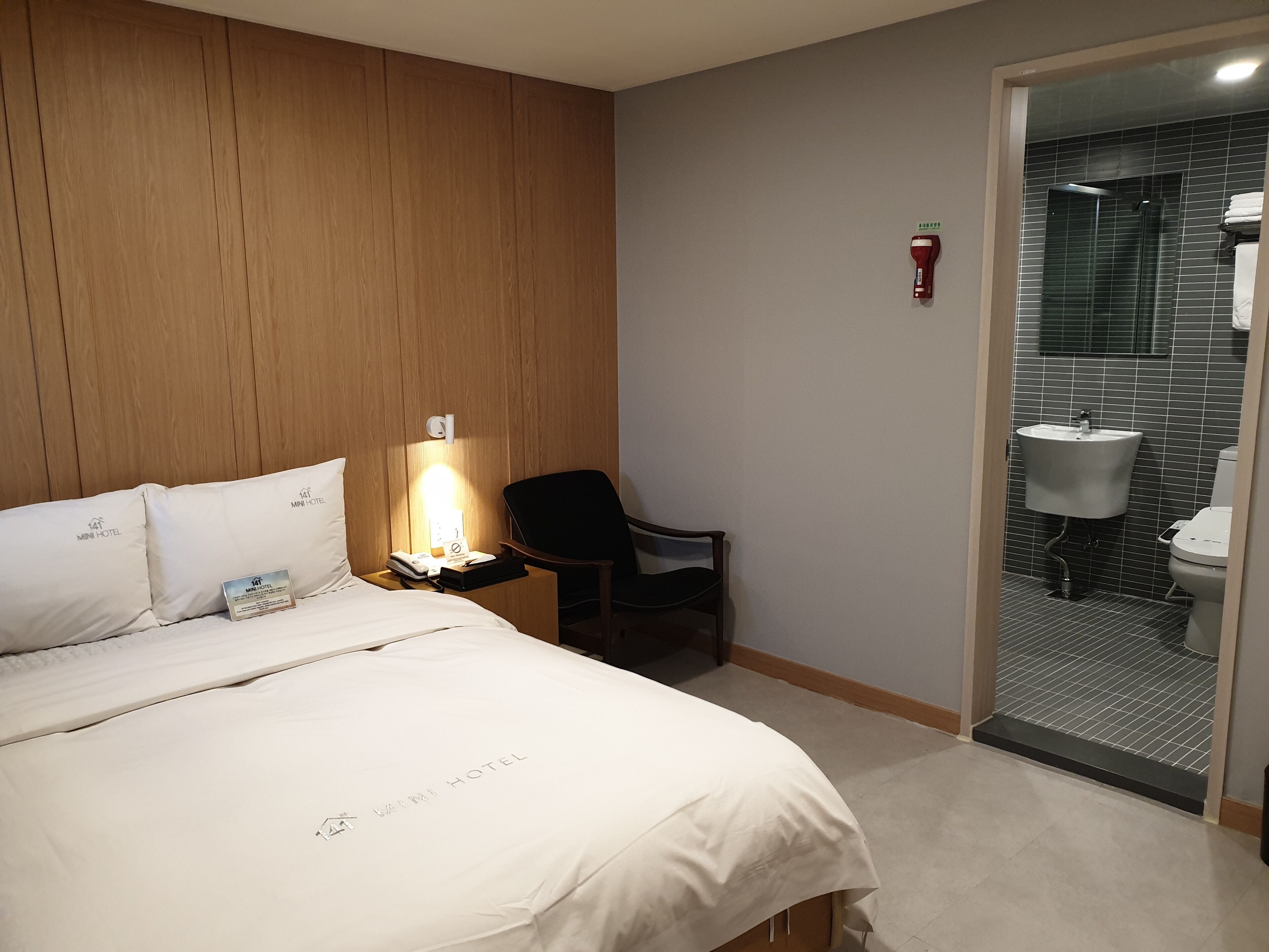 standard double room | premium bedding, down duvets, memory-foam beds, in-room safe