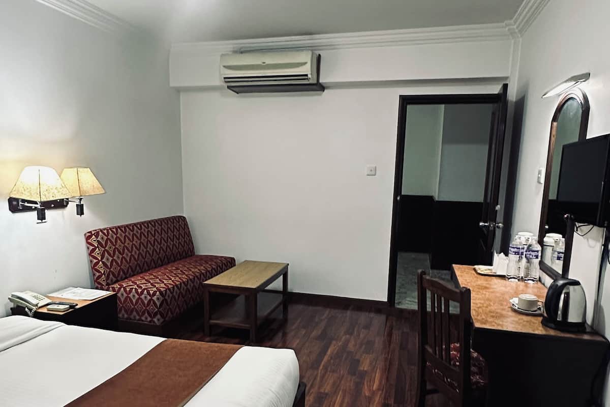 1 habitación, escritorio, wifi gratis y ropa de cama