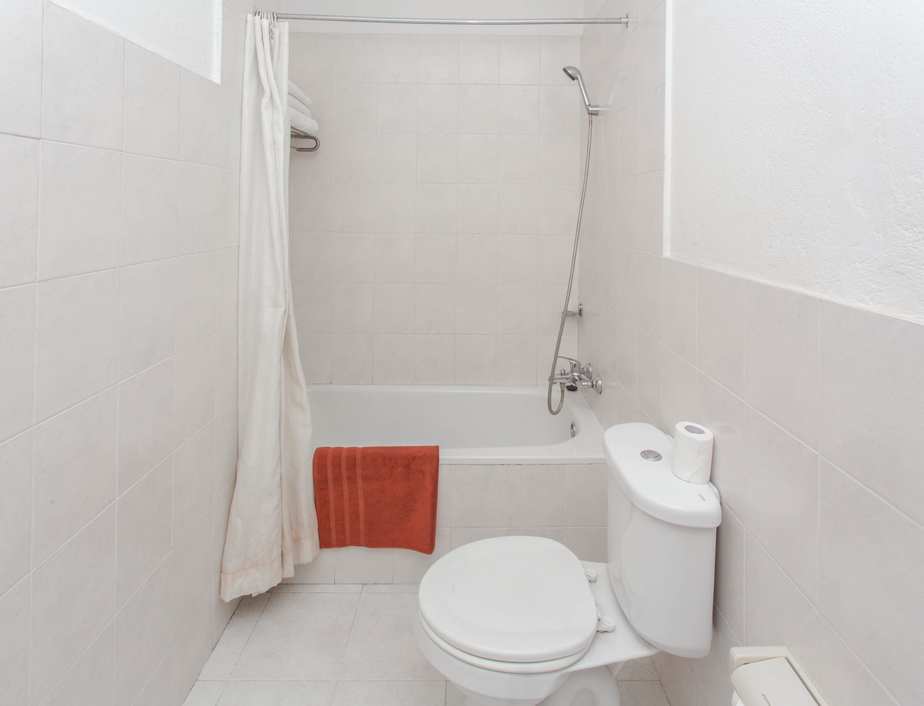 standard twin room, 2 bedrooms, non smoking (non a/c) | bathroom | free toiletries, hair dryer, slippers, towels