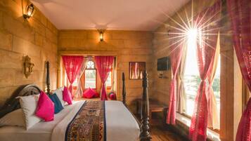 Superior Double Room, 1 King Bed, Non Smoking | Premium bedding, memory-foam beds, in-room safe, desk