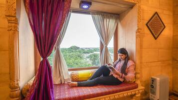 Deluxe Double Room, 1 King Size Bed | Premium bedding, memory-foam beds, in-room safe, desk