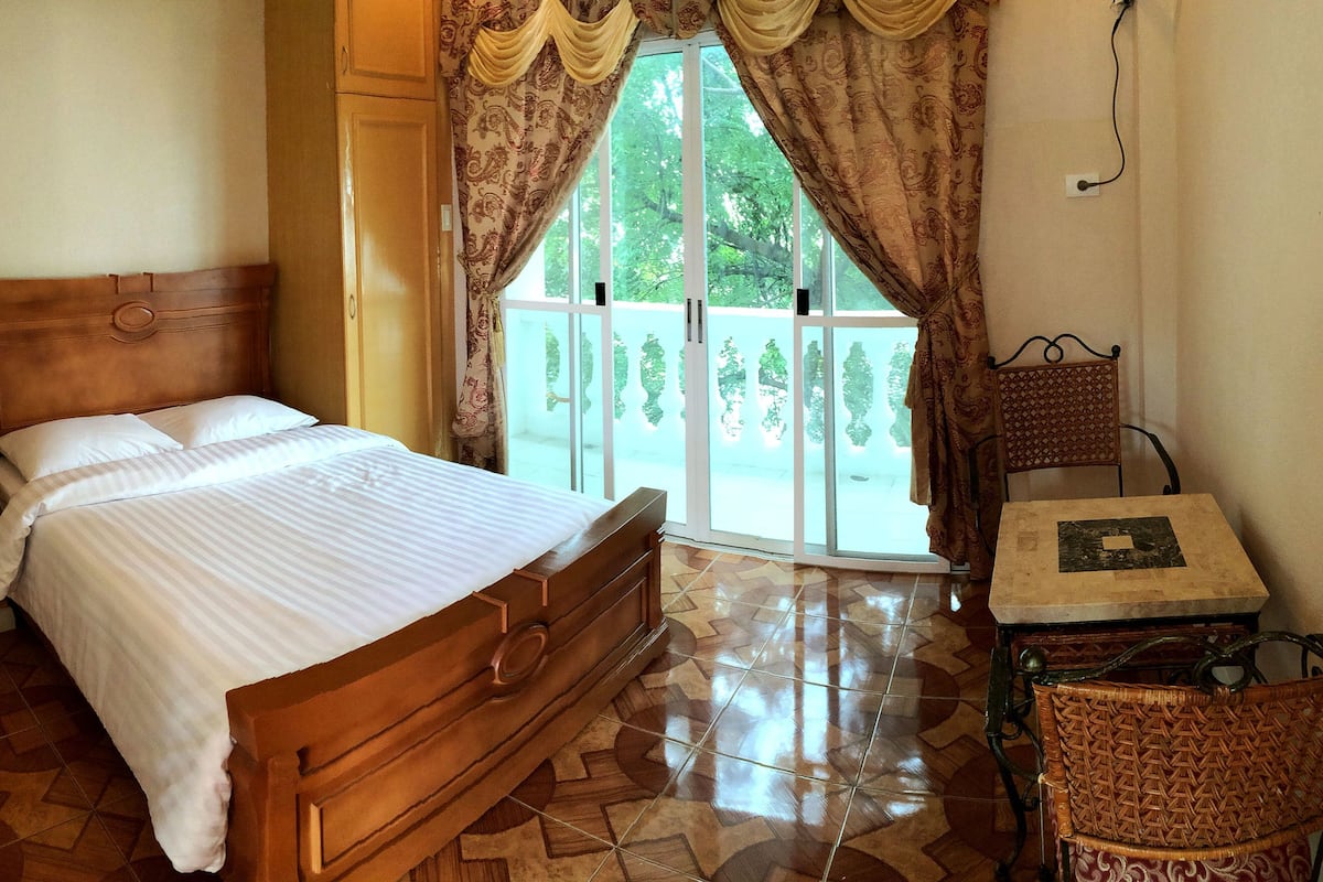 Family Room, 2 Double Beds, Pool View, Poolside