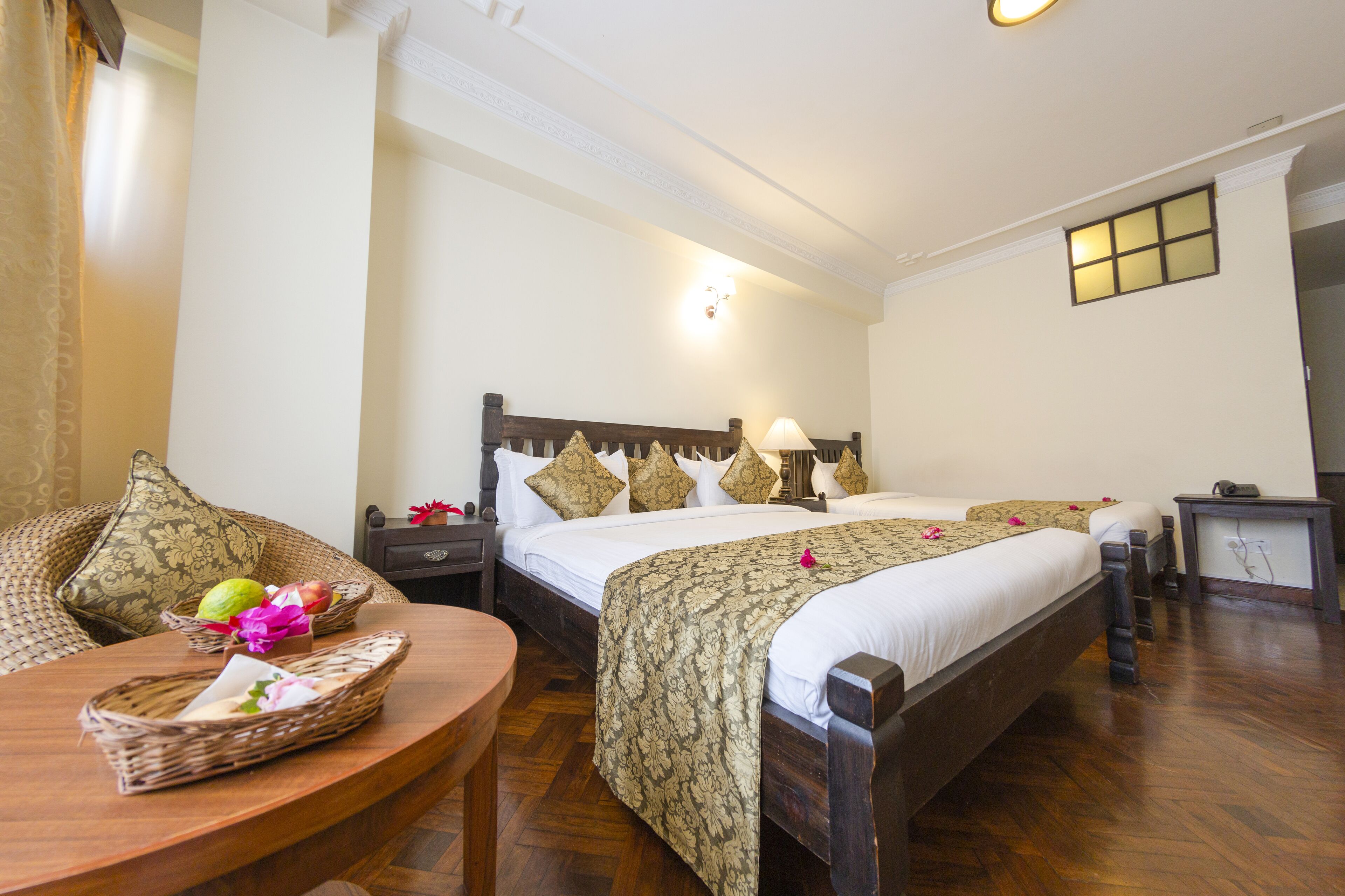 standard room, 1 double or 2 twin beds | living area