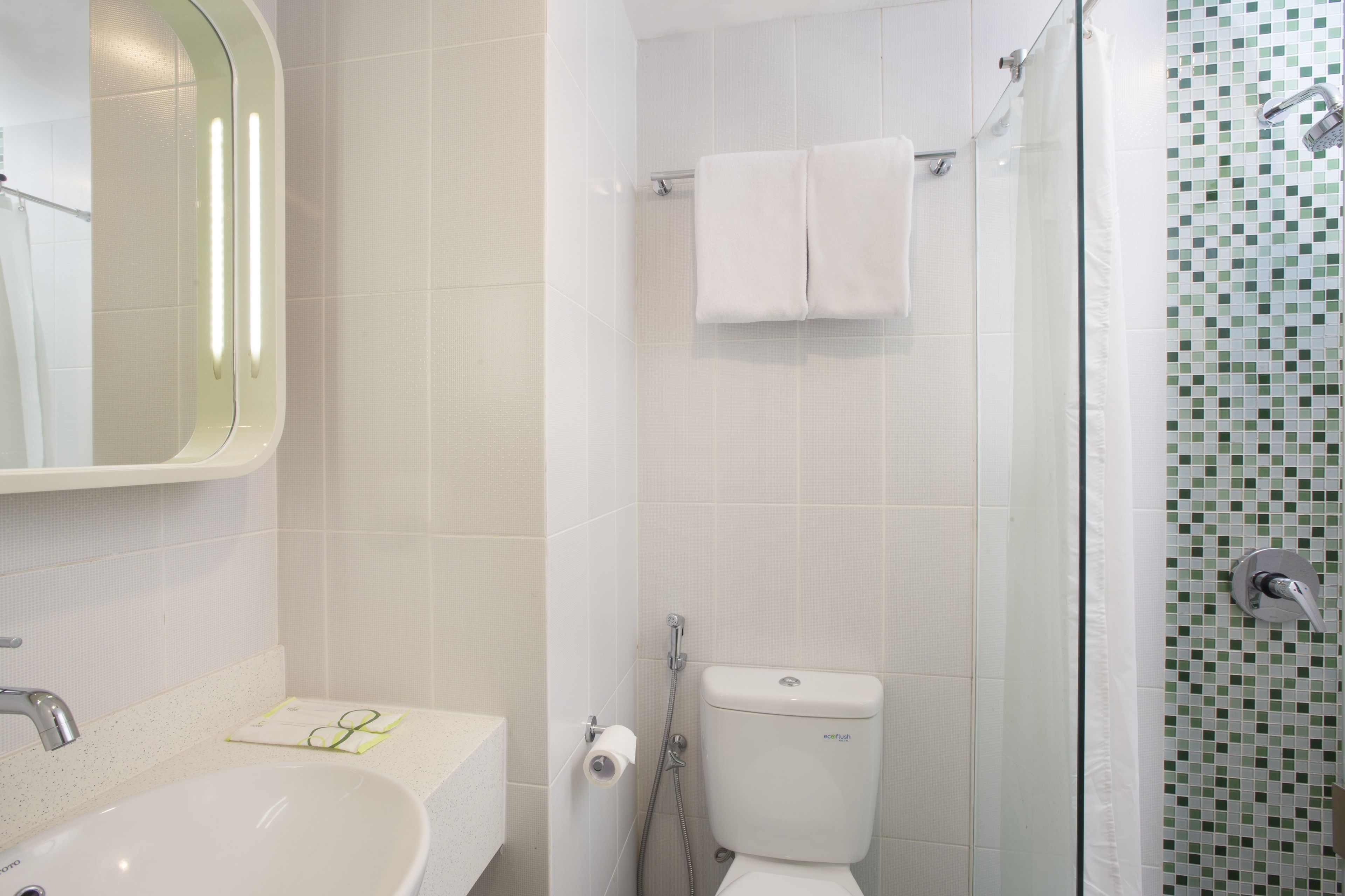 zest queen room | in-room safe, desk, soundproofing, free wifi