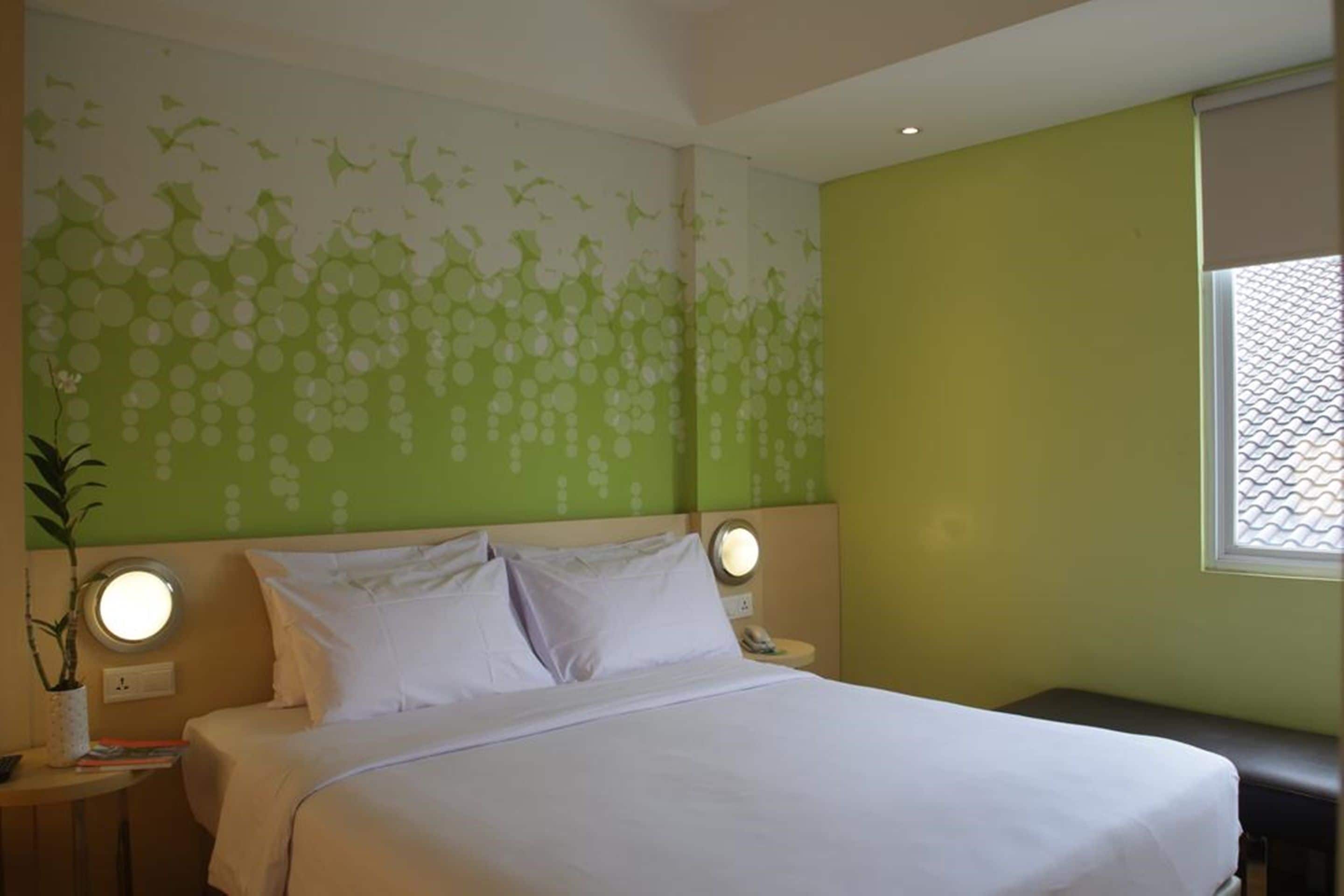 suite, city view | in-room safe, desk, soundproofing, free wifi