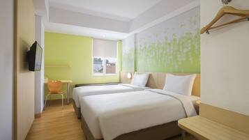 Zest Twin Room | In-room safe, desk, soundproofing, free WiFi