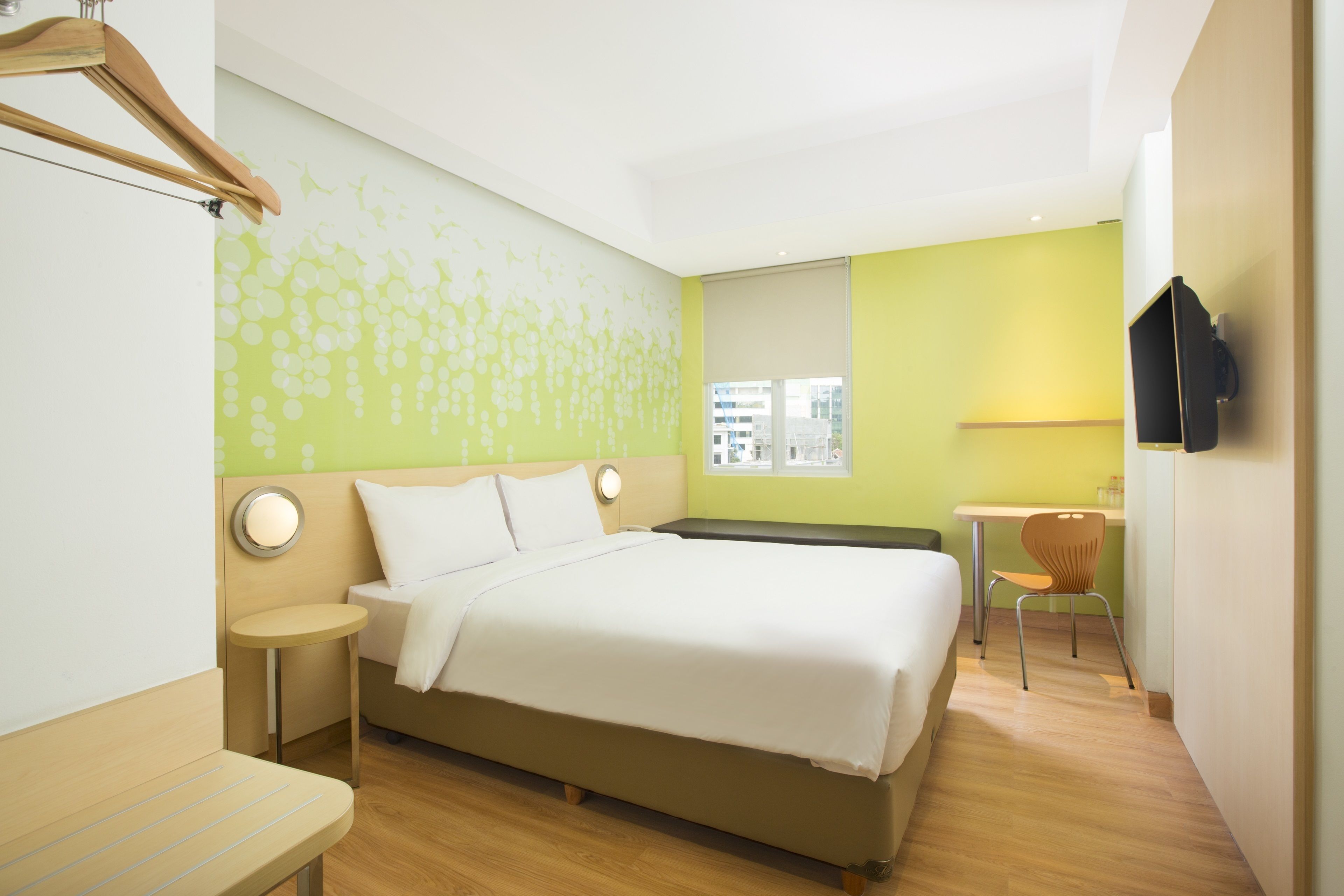 zest queen room | in-room safe, desk, soundproofing, free wifi