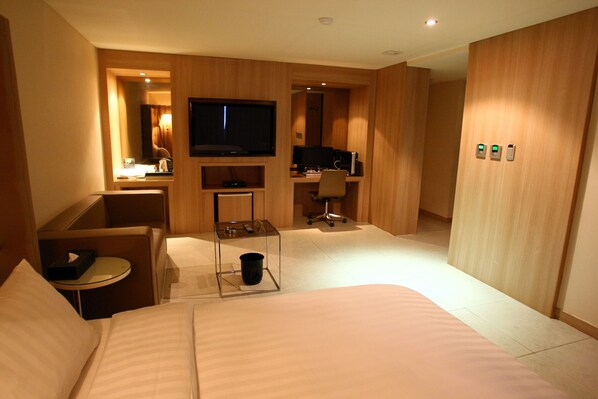 Deluxe Double Room | Living area - California Hotel Seocho (Seoul)