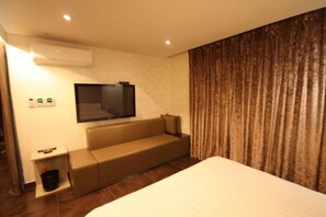 Deluxe Twin Room | Living area - California Hotel Seocho (Seoul)