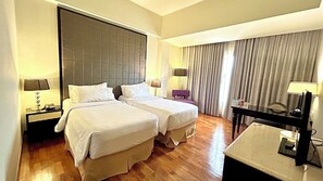 Tomannsrom – grand, 2 soverom, ikke-røyk, byutsikt | Safe på rommet, skrivebord, wi-fi (inkludert) og sengetøy