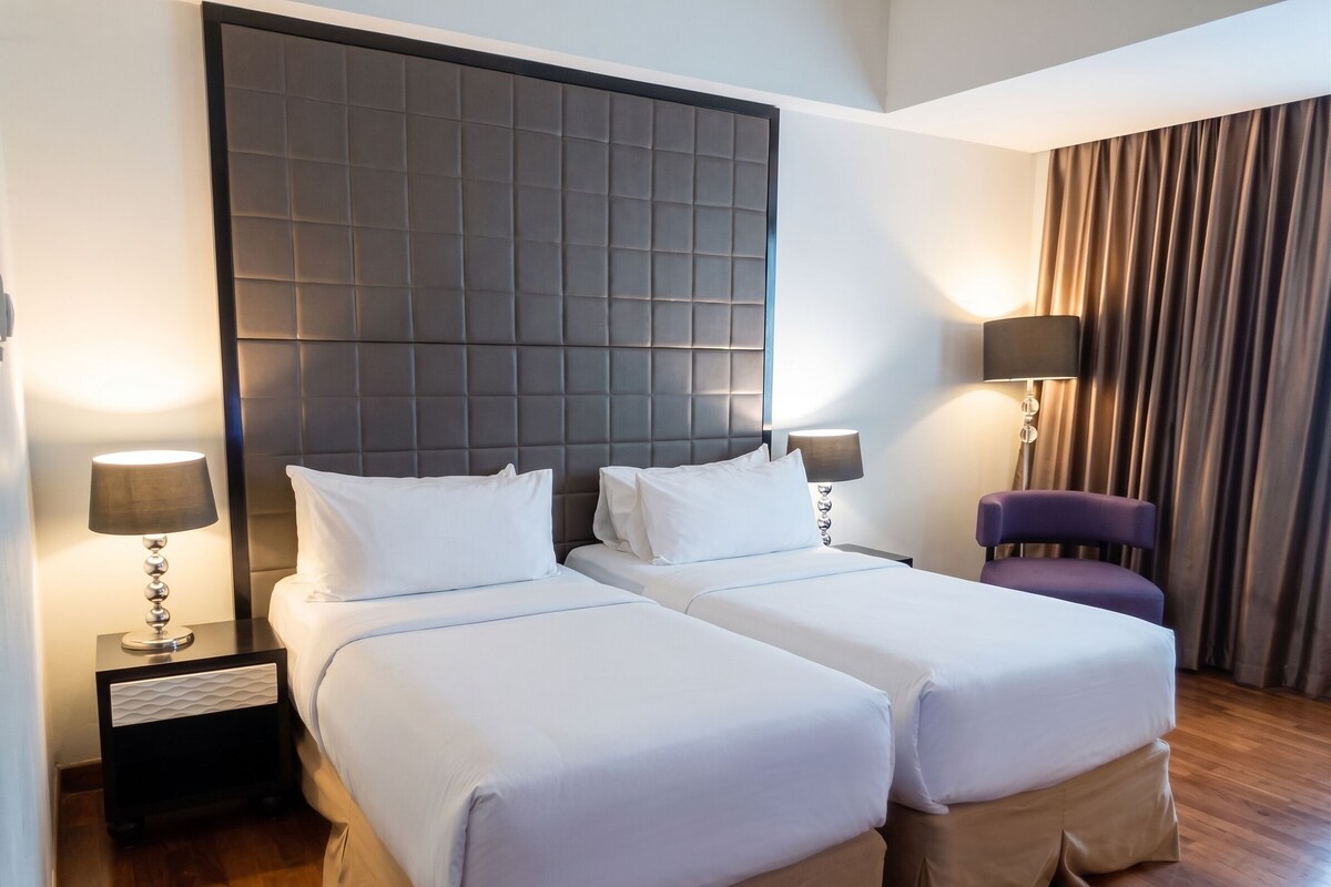 Grand Twin Room, 2 Bedrooms, Non Smoking, City View | In-room safe, desk, WiFi (free), bed sheets