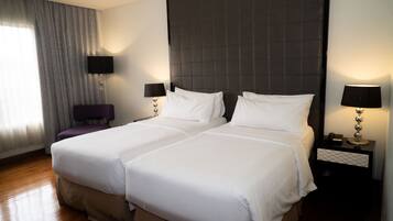 Kamar Twin Grand, 2 kamar tidur, Bebas Asap Rokok, pemandangan kota | Brankas, meja kerja, Wi-Fi gratis, dan seprai linen