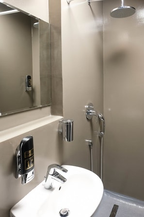 Shower, rainfall showerhead, towels
