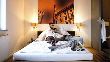 Chambre Double ou avec lits jumeaux | Coffres-forts dans les chambres, chambres insonorisées, Wi-Fi gratuit