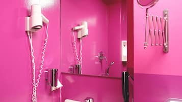 Gemeinsamer Schlafsaal, Nur Frauen (1 bed in 6- bed- room) | Badezimmer | Dusche, Regendusche, Handtücher