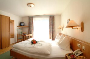 In-room safe, soundproofing, free WiFi, bed sheets - Landhotel Steindlwirt (Dorfgastein)