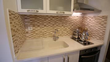 Standard Apartment, Kitchen | Private kitchen | Fridge