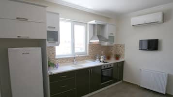 Appartement Supérieur, 2 chambres, cuisine | Cuisine privée | Réfrigérateur