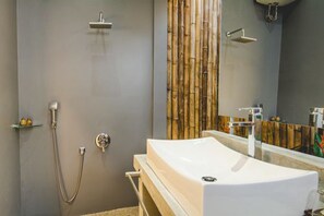 Bathroom sink - Sahaa Beach Resort (Sihanoukville)