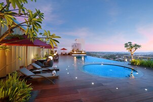 Outdoor pool, sun loungers