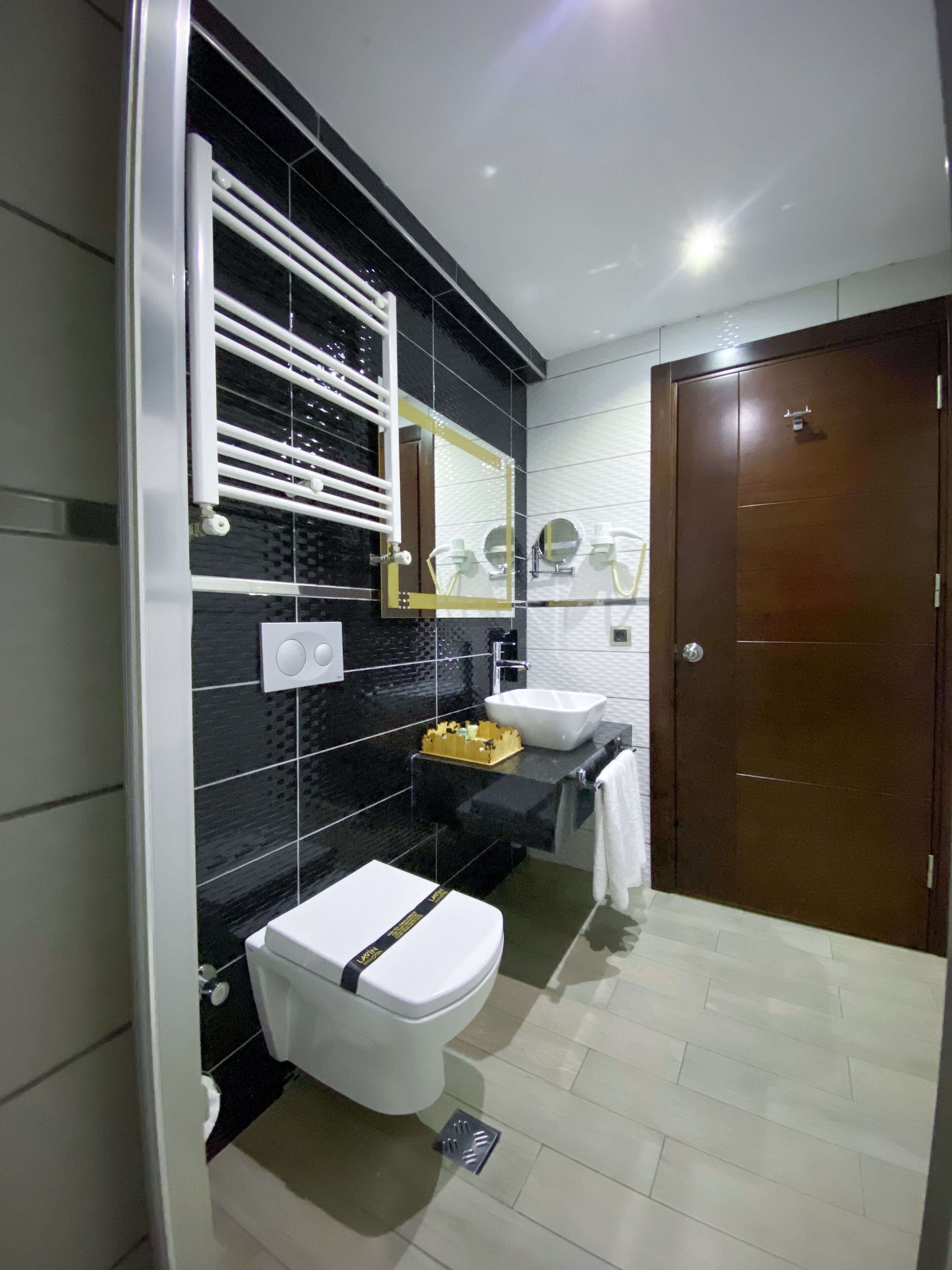 1 bedroom, premium bedding, down duvets, minibar