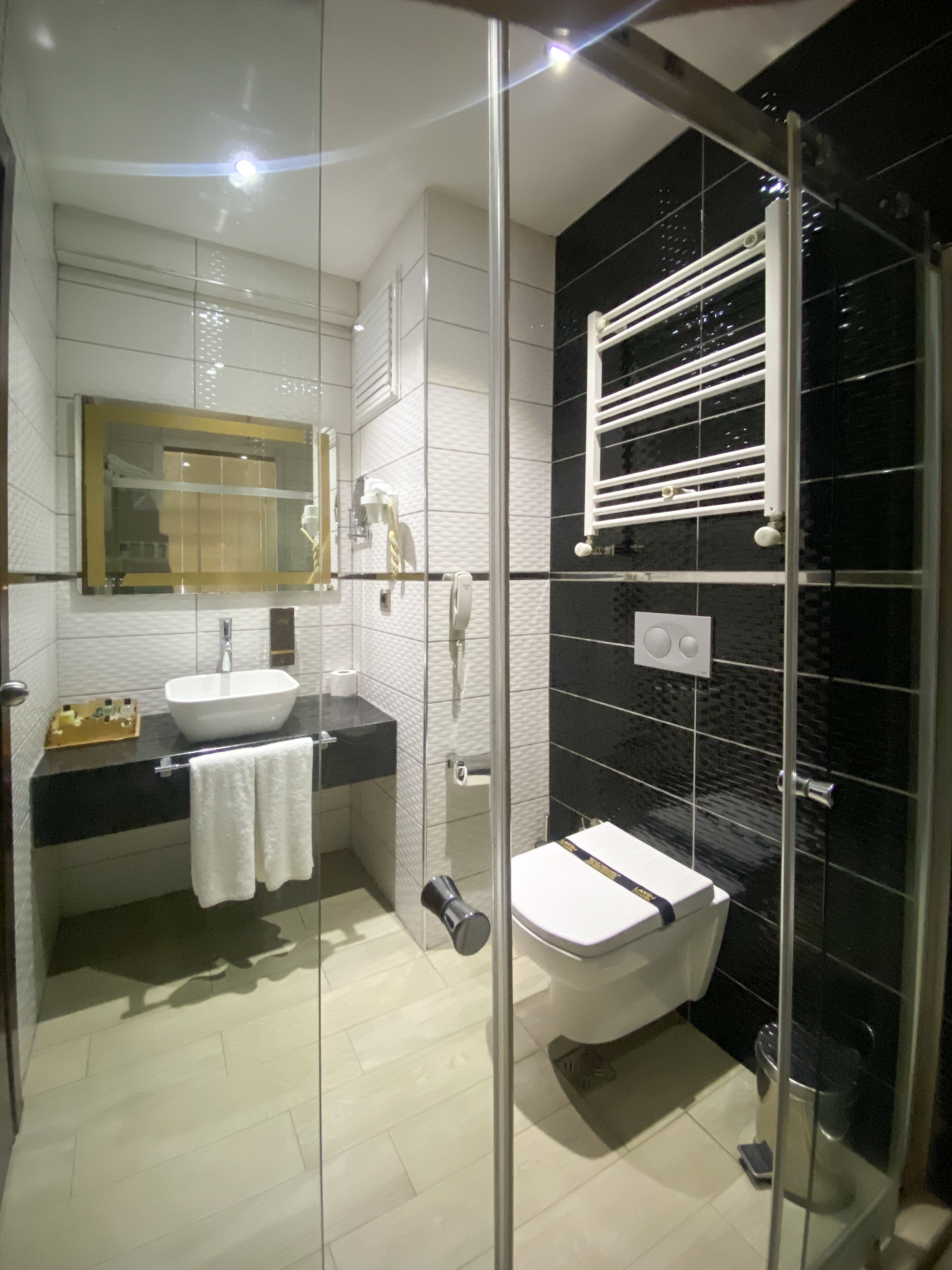 1 bedroom, premium bedding, down duvets, minibar