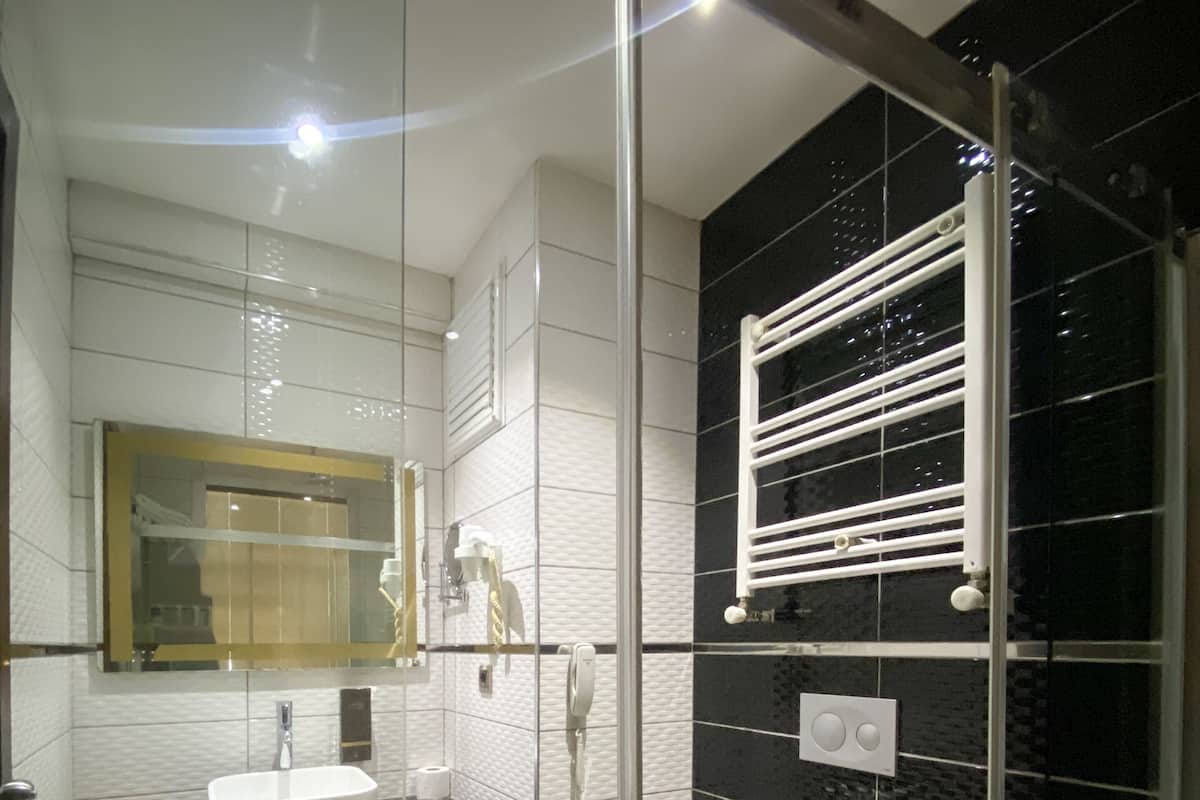 1 bedroom, premium bedding, down duvets, minibar