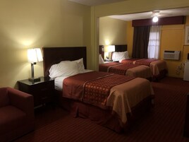 Comfort Triple Room, Multiple Beds, Non Smoking | In-room safe, iron/ironing board, free WiFi, bed sheets