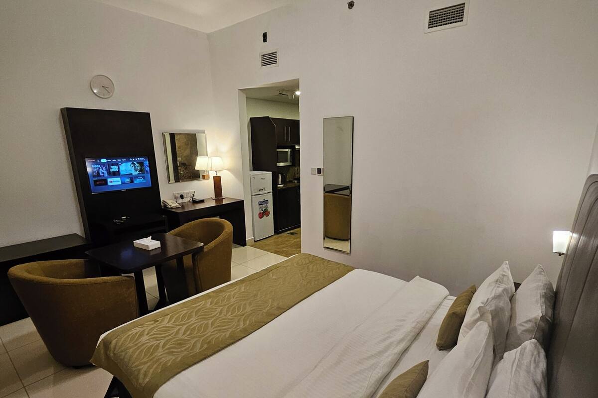 Estudio | 1 habitación, caja de seguridad en la habitación y escritorio