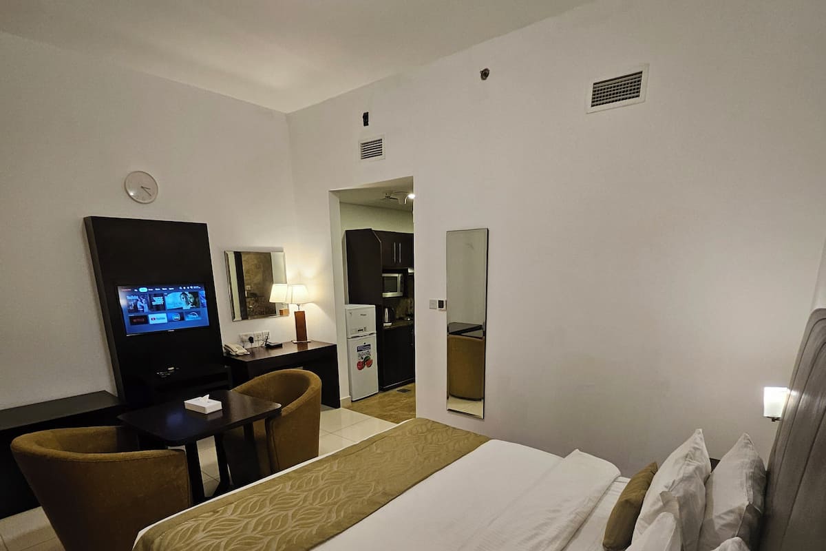Studio | 1 kamar tidur, brankas, meja kerja, dan ruang kerja ramah laptop