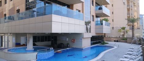 Outdoor pool, open 9 AM to 6 PM, pool loungers