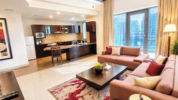 Apartment 1 Bedroom, Creek View | Private kitchen
