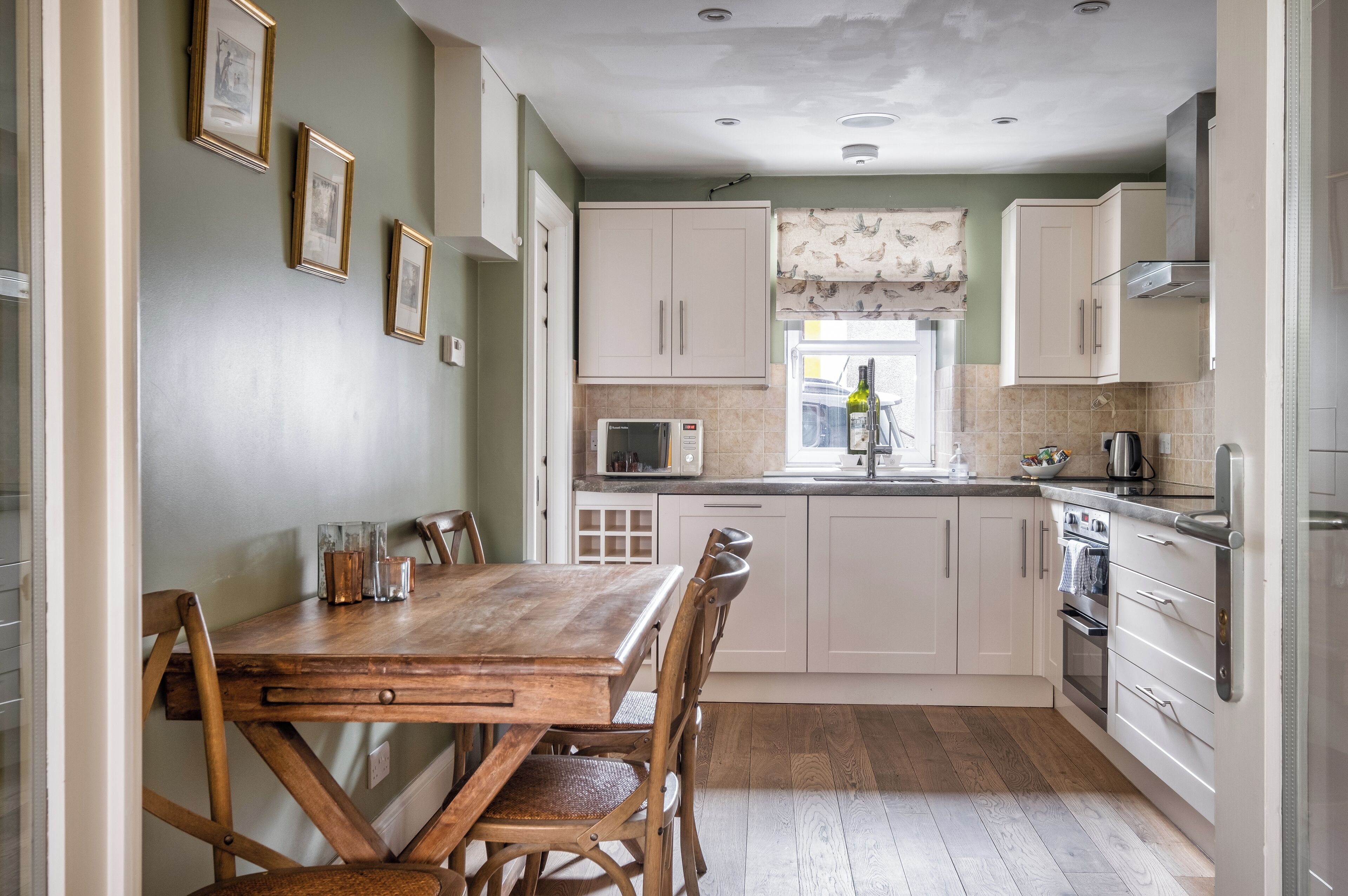 deluxe suite | private kitchen | electric kettle