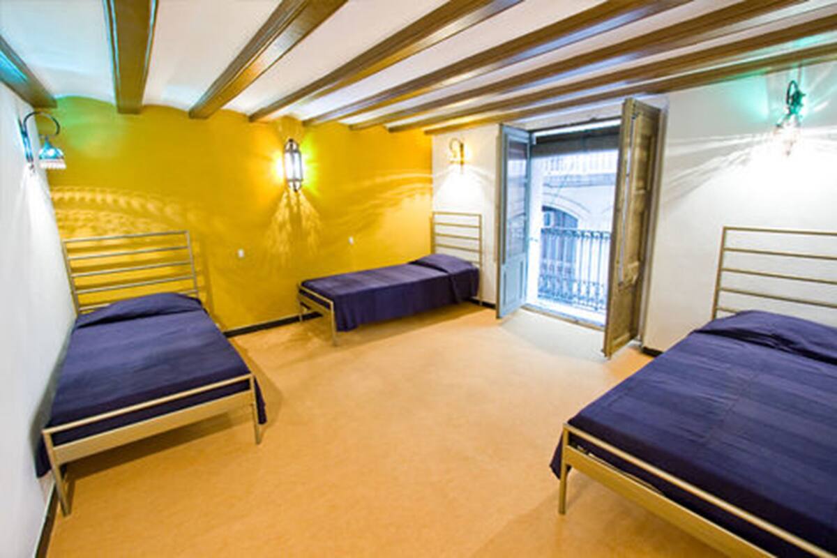 Standard Triple Room, Shared Bathroom | WiFi (free)