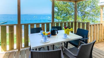 Mobile Home, Patio, Lake View | Terrace/patio