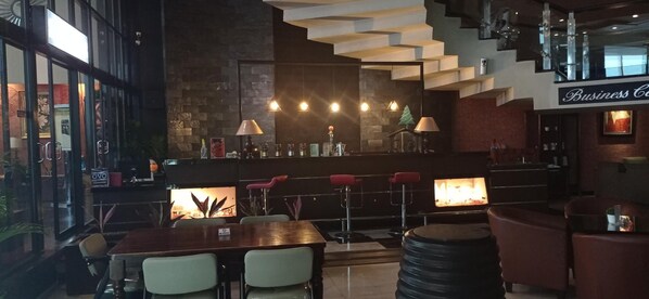 3 bars/lounges - Grand Antares Hotel (Medan)