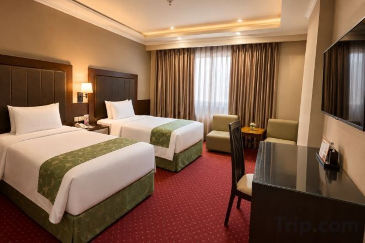 Desk, rollaway beds (surcharge), WiFi (free)