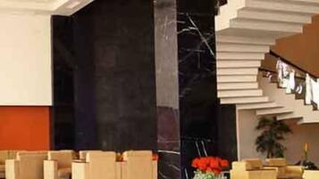 Breakfast, lunch, dinner served; international cuisine